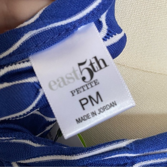East 5th Petite Blue and White Top- Size Medium Petite- NWT - Picture 5 of 6